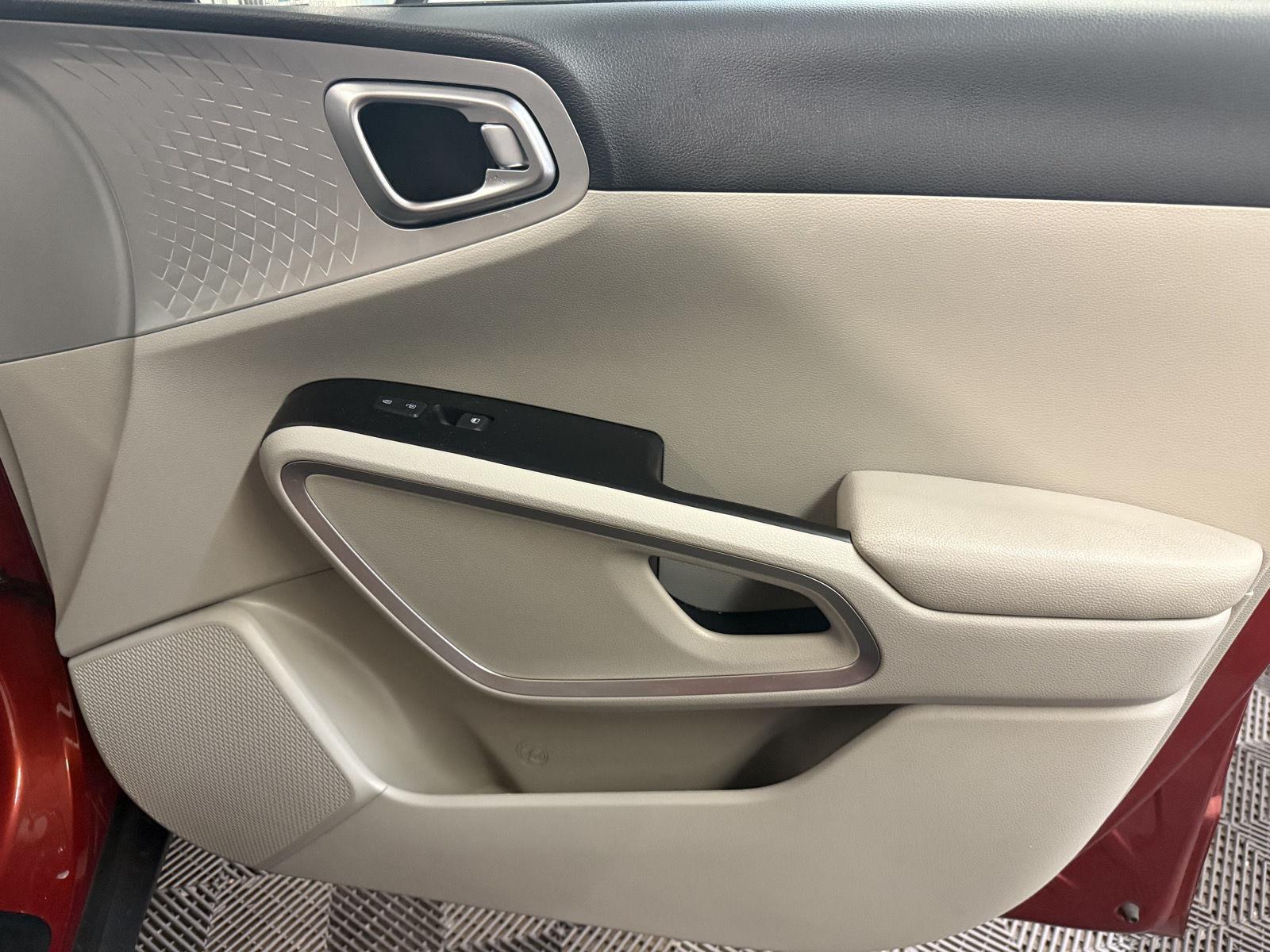 2023 Kia Soul LX photo 5