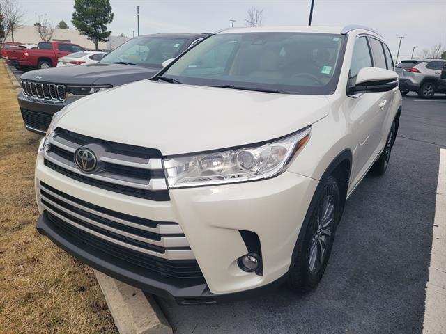 2017 Toyota Highlander XLE's photo