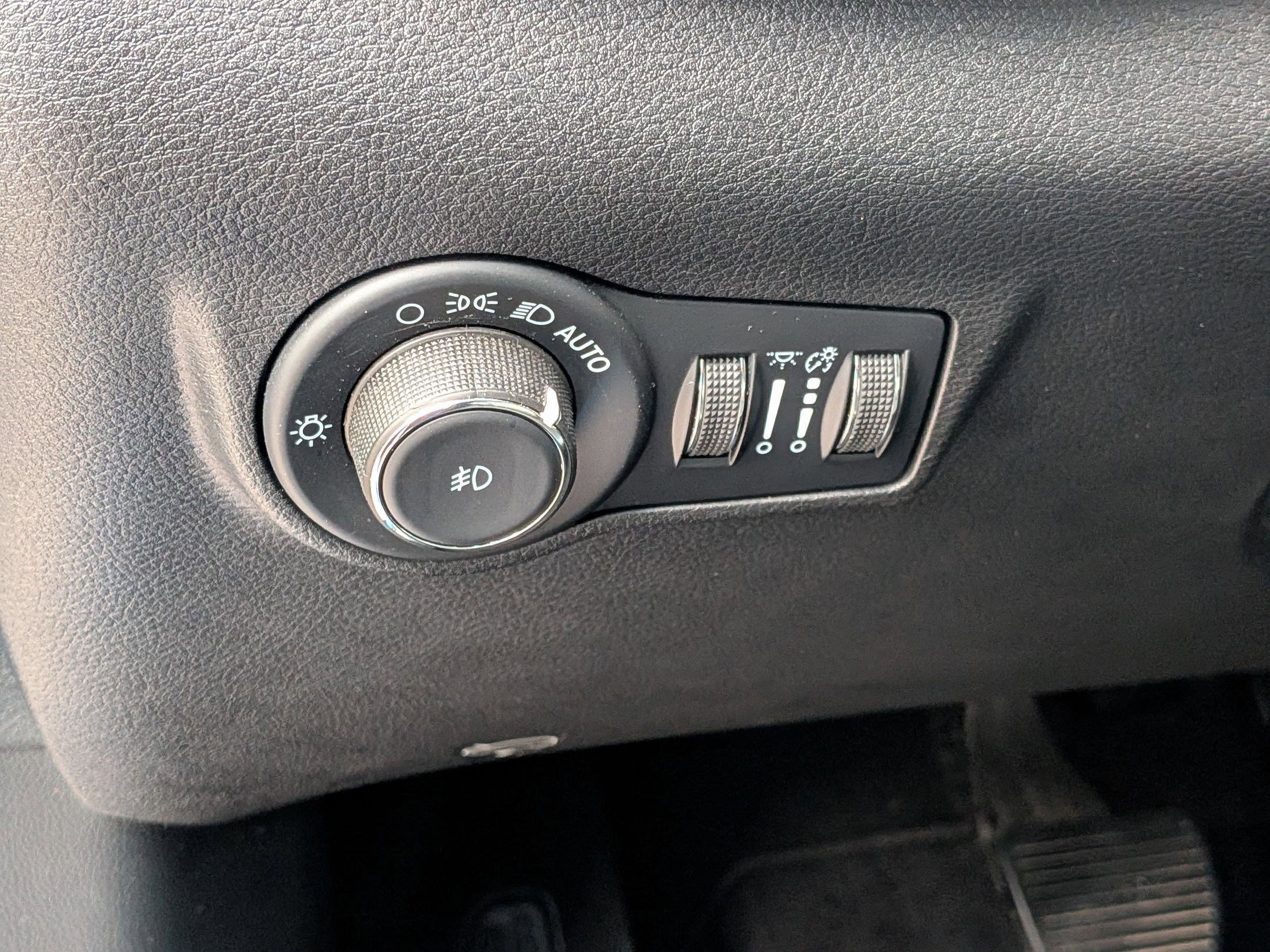 2022 Jeep Compass Latitude Lux photo 15