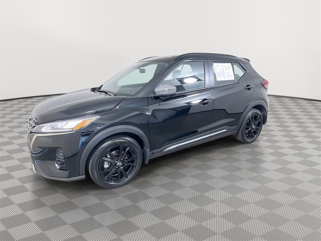2024 Nissan Kicks SR photo 3