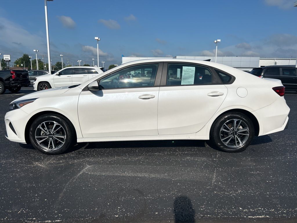 2023 Kia Forte LXS photo 2