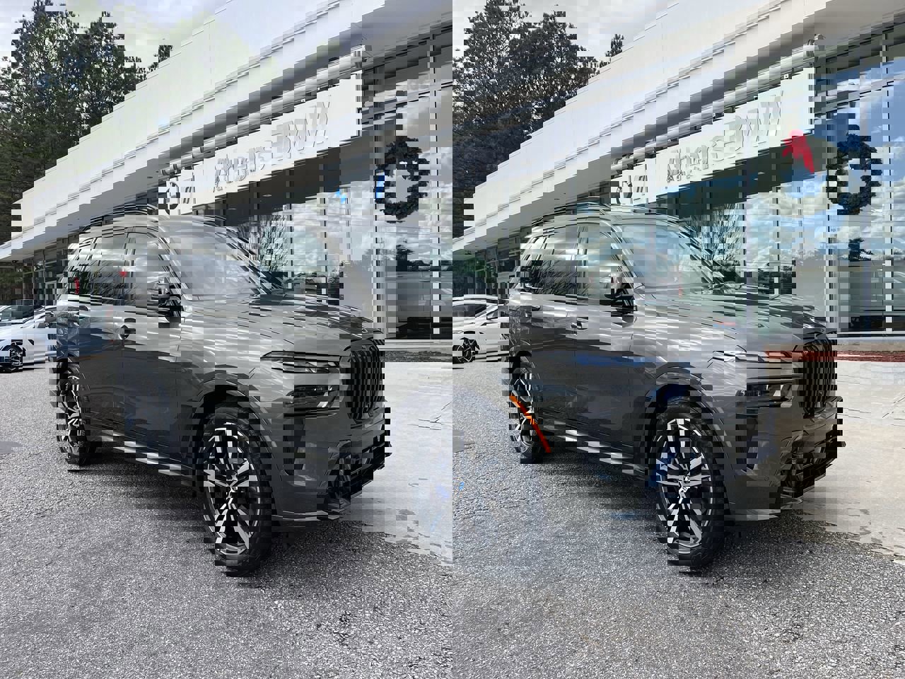 2023 BMW X7 40i's photo