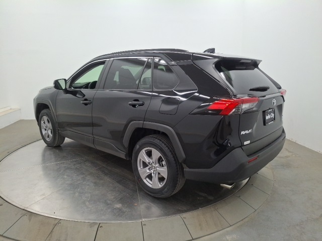 2023 Toyota RAV4 XLE photo 3