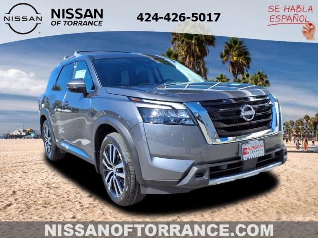 2025 Nissan Pathfinder Platinum's photo
