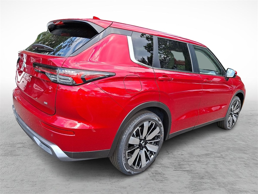 2025 Mitsubishi Outlander SE photo 4