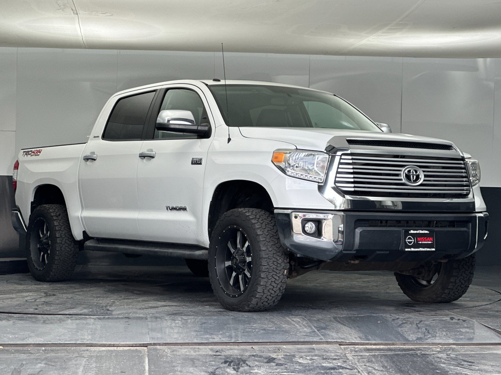 2016 Toyota Tundra Limited's photo