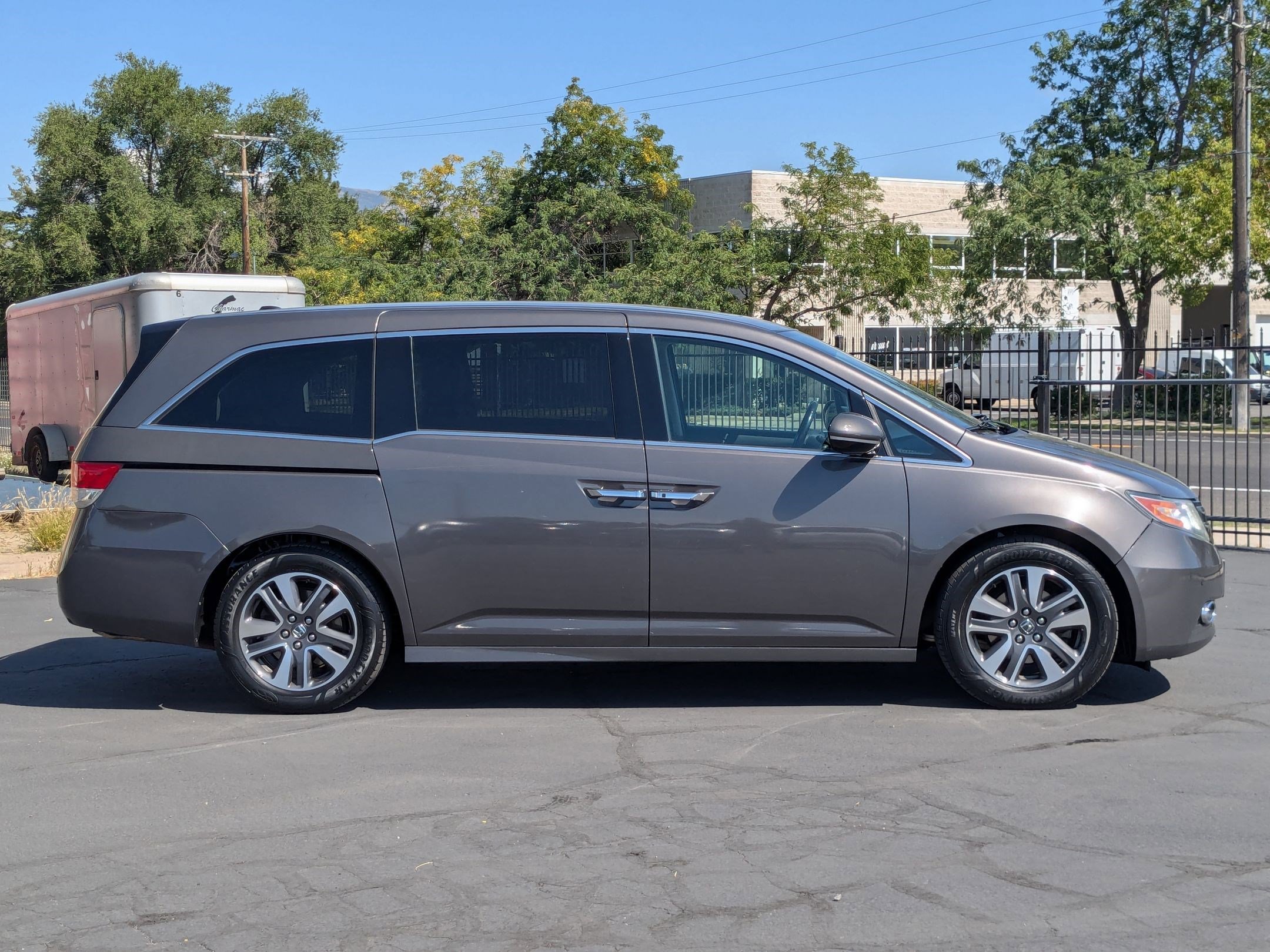 2016 Honda Odyssey Touring Elite photo 2