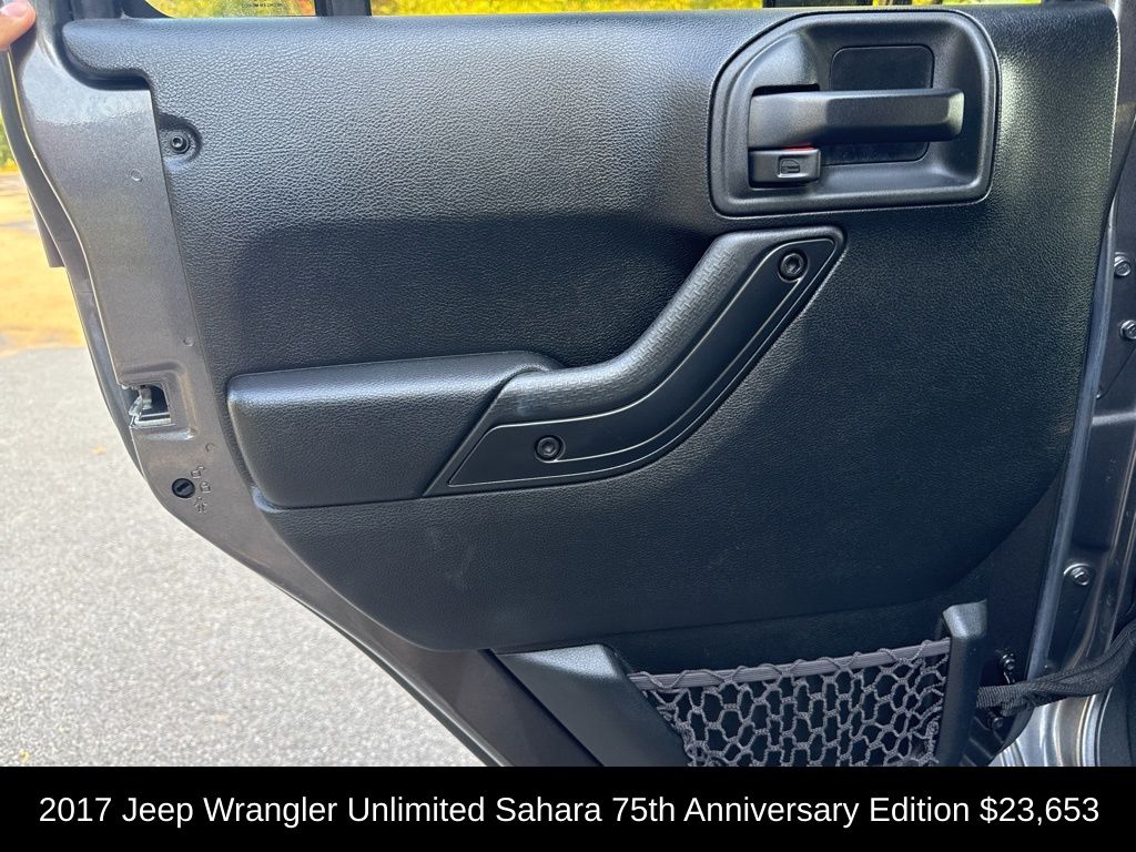 2017 Jeep Wrangler Unlimited Sahara photo 10