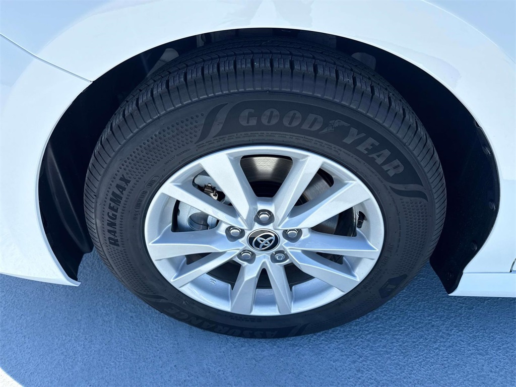 2026 Toyota Camry LE photo 4