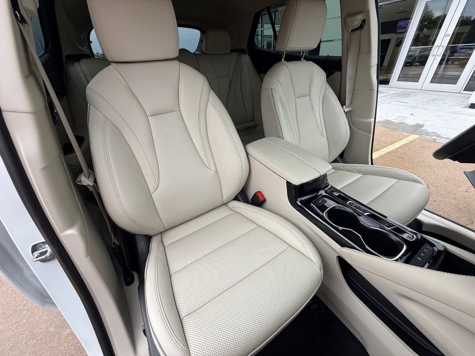2021 Buick Envision Essence photo 28