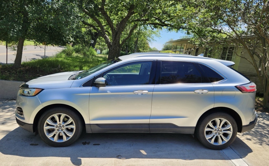 2019 Ford Edge Titanium's photo