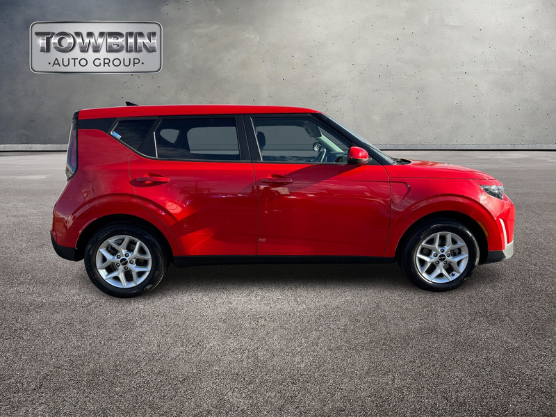 2023 Kia Soul LX photo 3