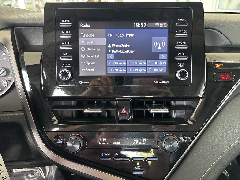 2023 Toyota Camry SE photo 24