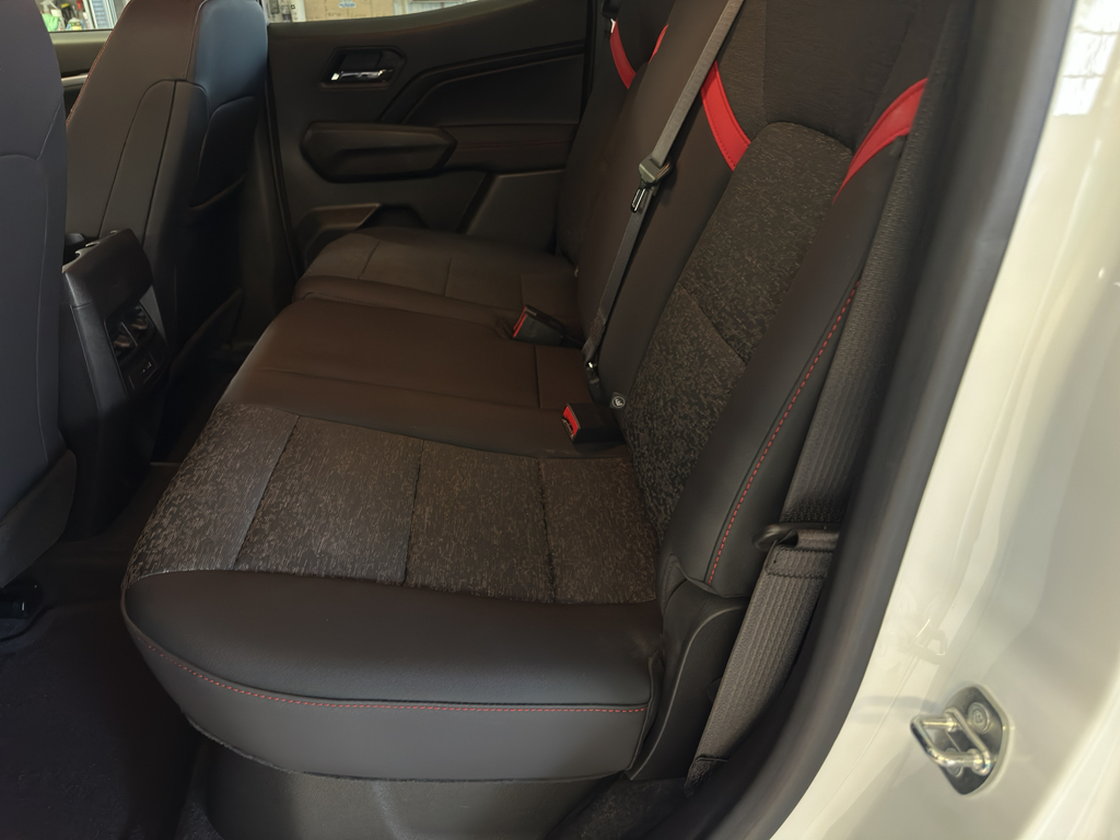 2023 Chevrolet Colorado Z71 photo 9