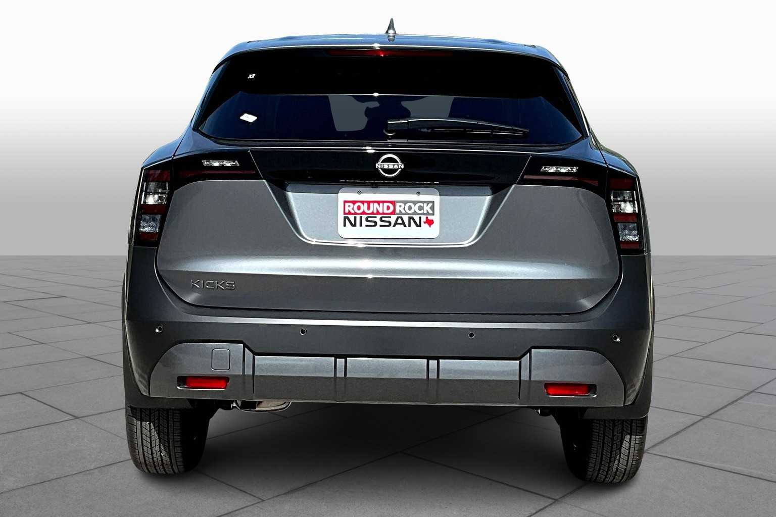 2025 Nissan Kicks SV photo 4