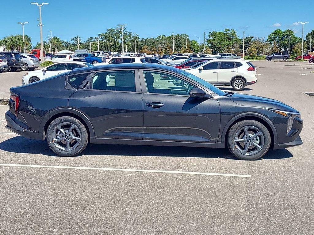 2025 Kia K4 LXS photo 4