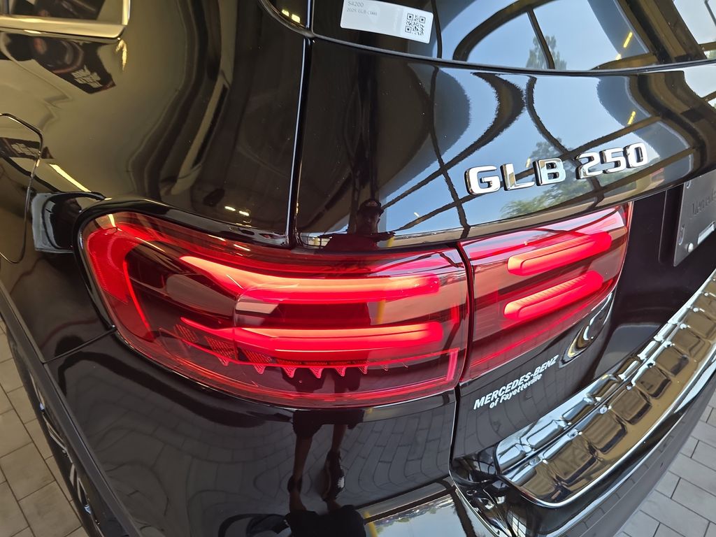 2025 Mercedes Benz GLB 250 photo 32
