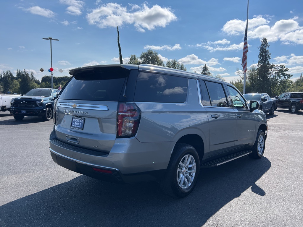 2023 Chevrolet Suburban LT photo 4