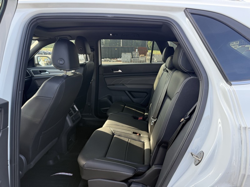 2023 Volkswagen Atlas Cross Sport V6 SE Technology photo 10