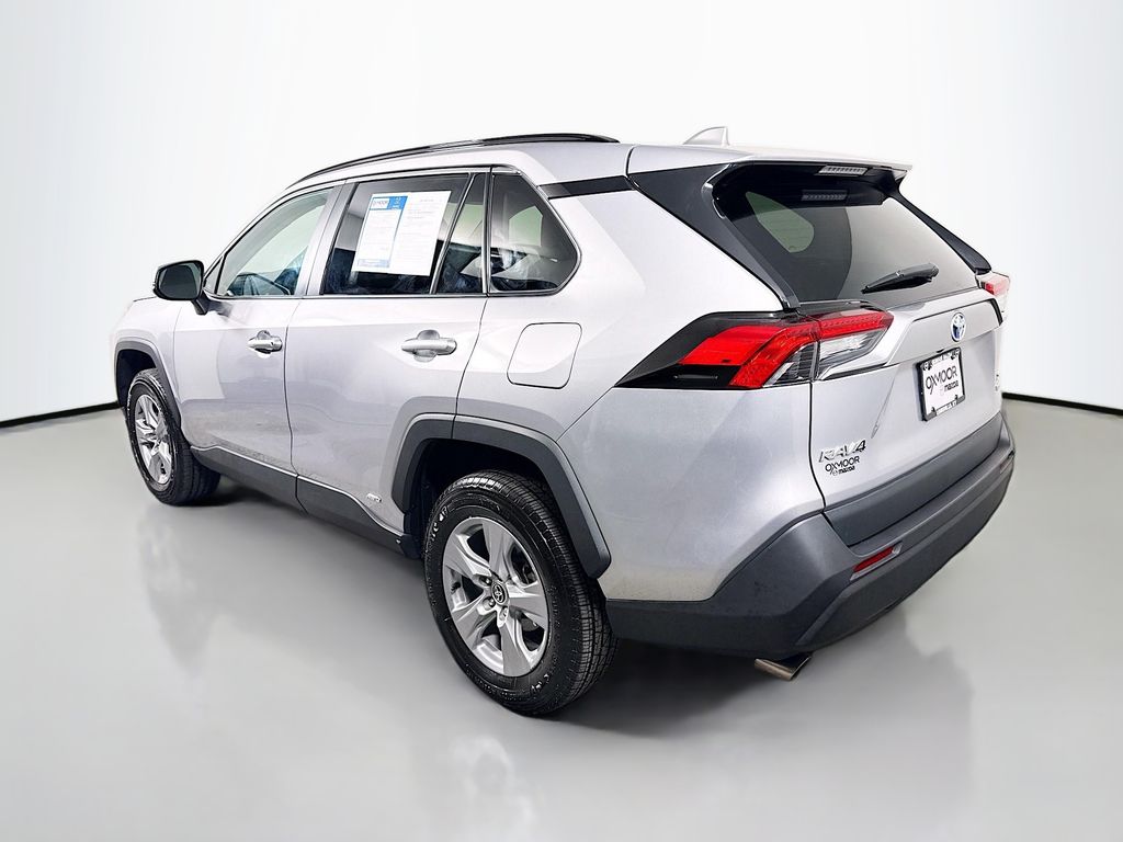 2022 Toyota RAV4 Hybrid XLE photo 4