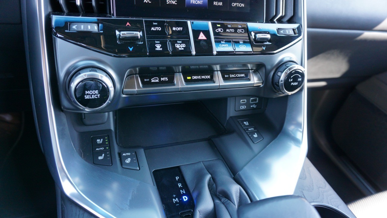 2022 Lexus LX 600 Luxury photo 17
