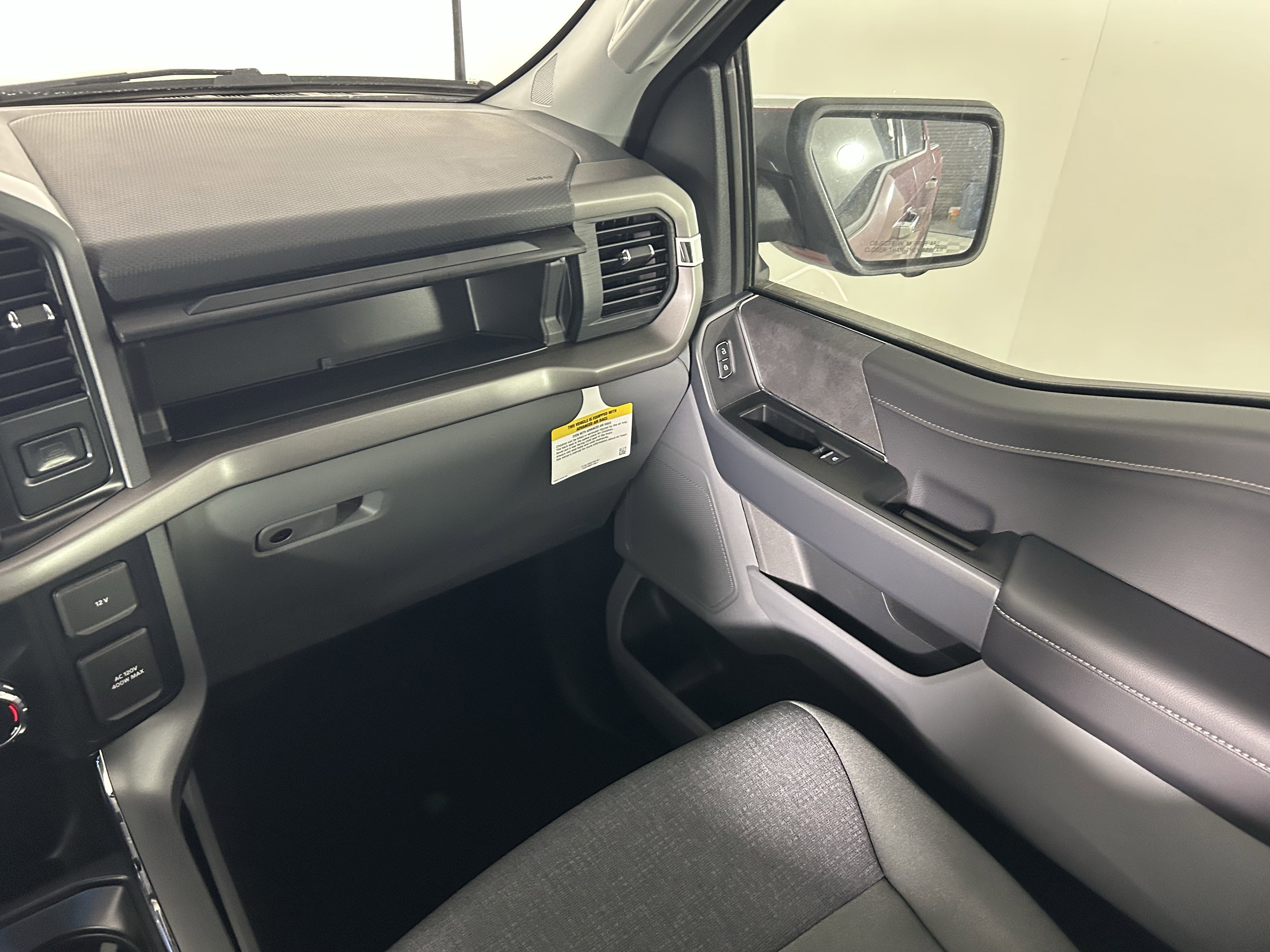 2025 Ford F-150 XLT photo 4