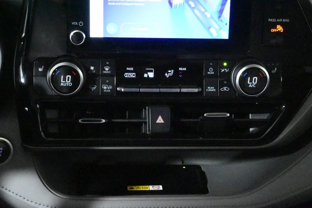 2024 Toyota Highlander XLE photo 21