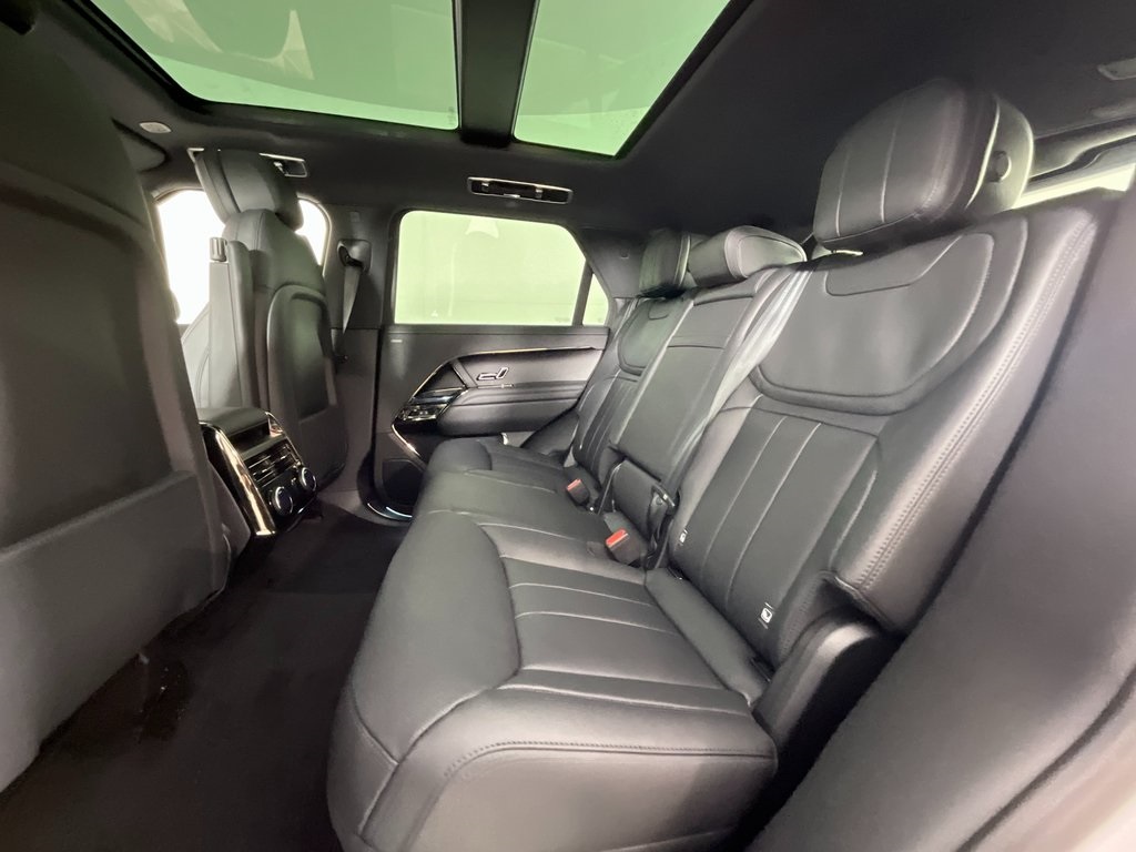 2025 Land Rover Range Rover Sport SE photo 4