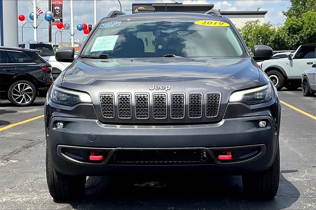 2019 Jeep Cherokee Trailhawk photo 2