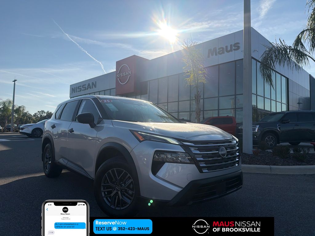 2025 Nissan Rogue S's photo