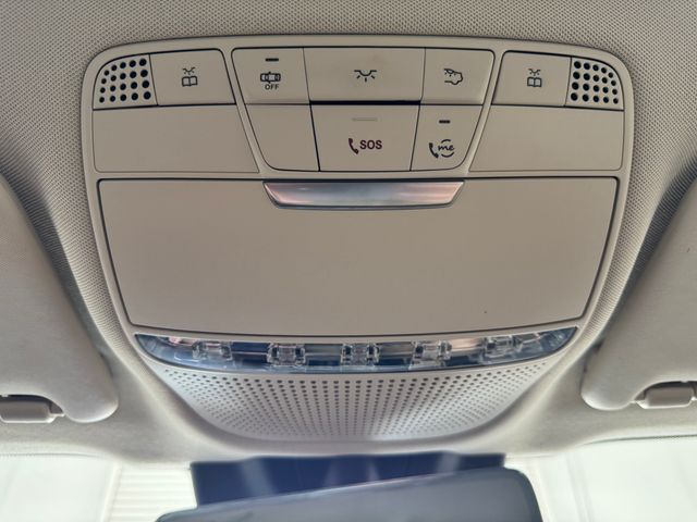 2022 Mercedes Benz GLC 300 photo 31