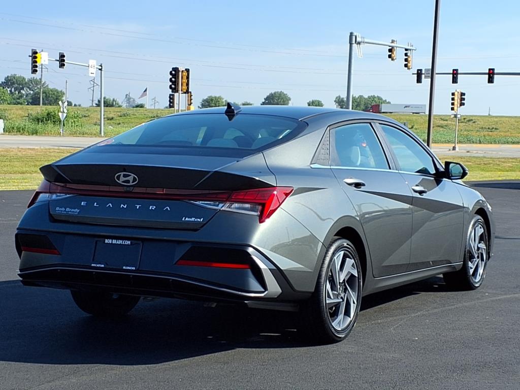2025 Hyundai Elantra Limited photo 11
