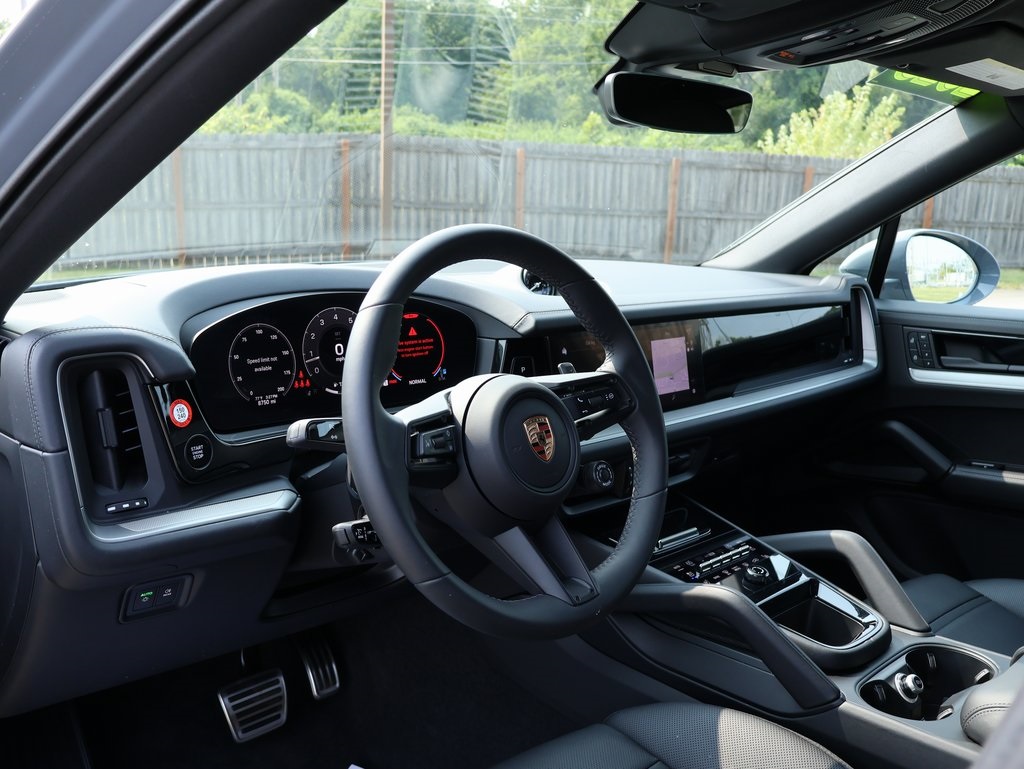 2025 Porsche Cayenne Coupe S photo 3