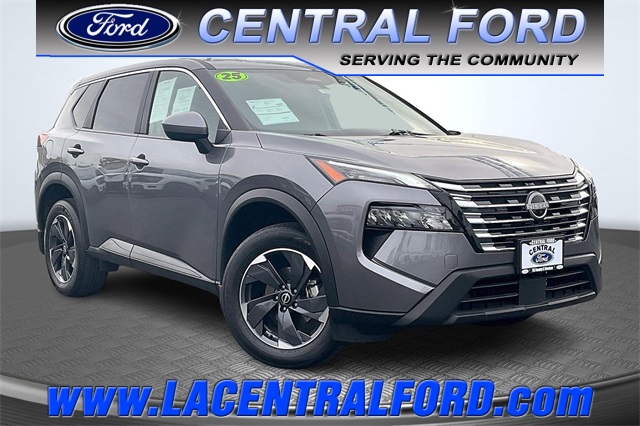 2025 Nissan Rogue SV's photo