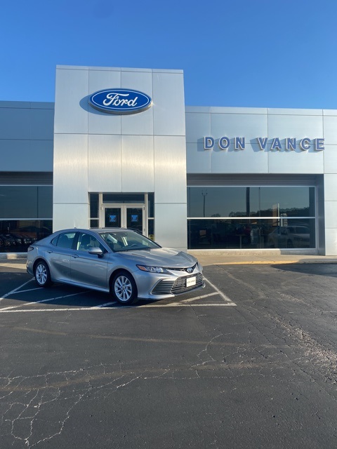 2024 Toyota Camry LE's photo