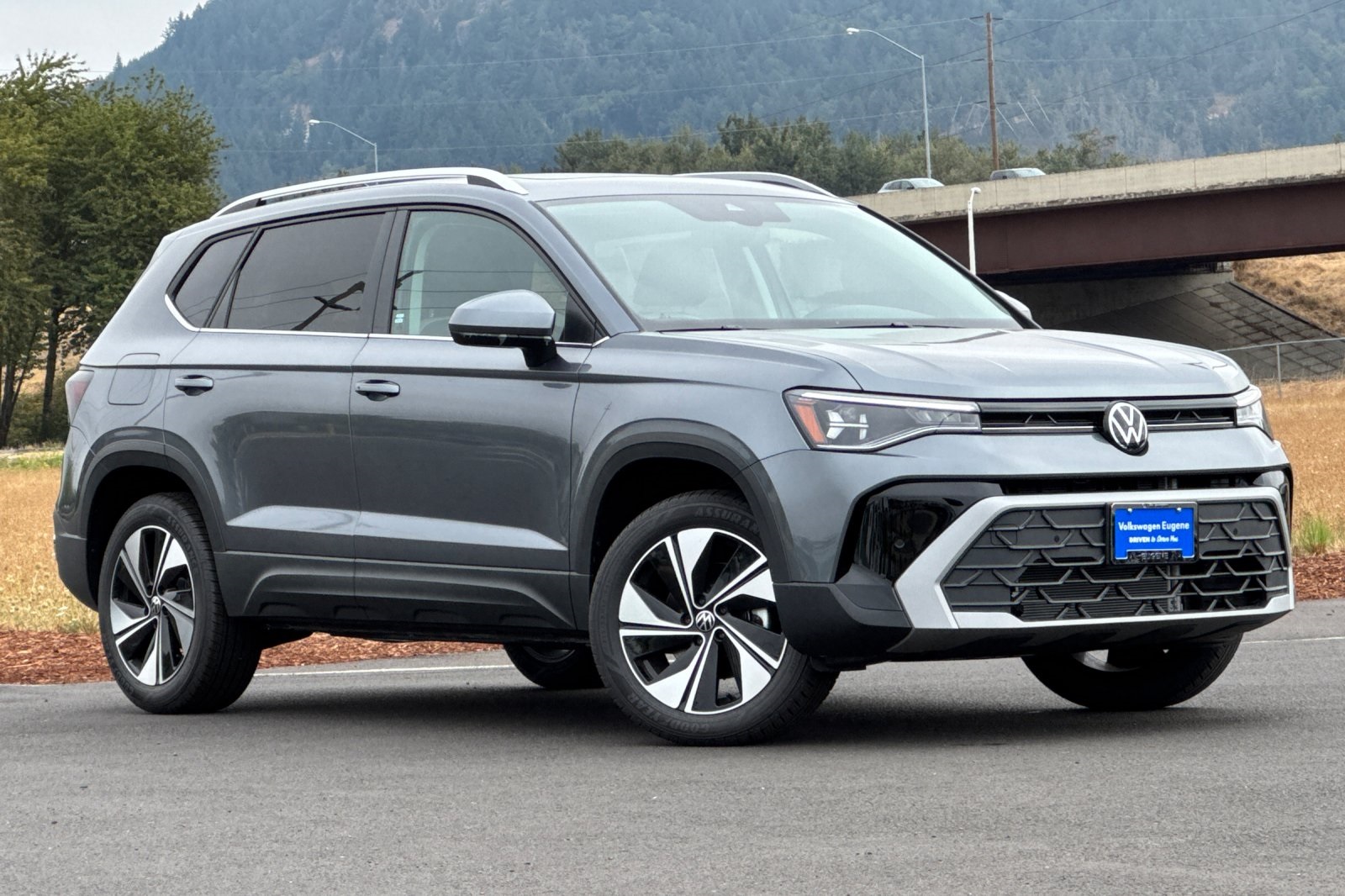 2025 Volkswagen Taos SE's photo