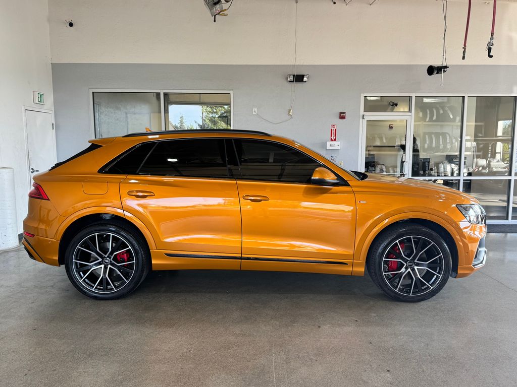 2022 Audi Q8 55 Premium Plus photo 2
