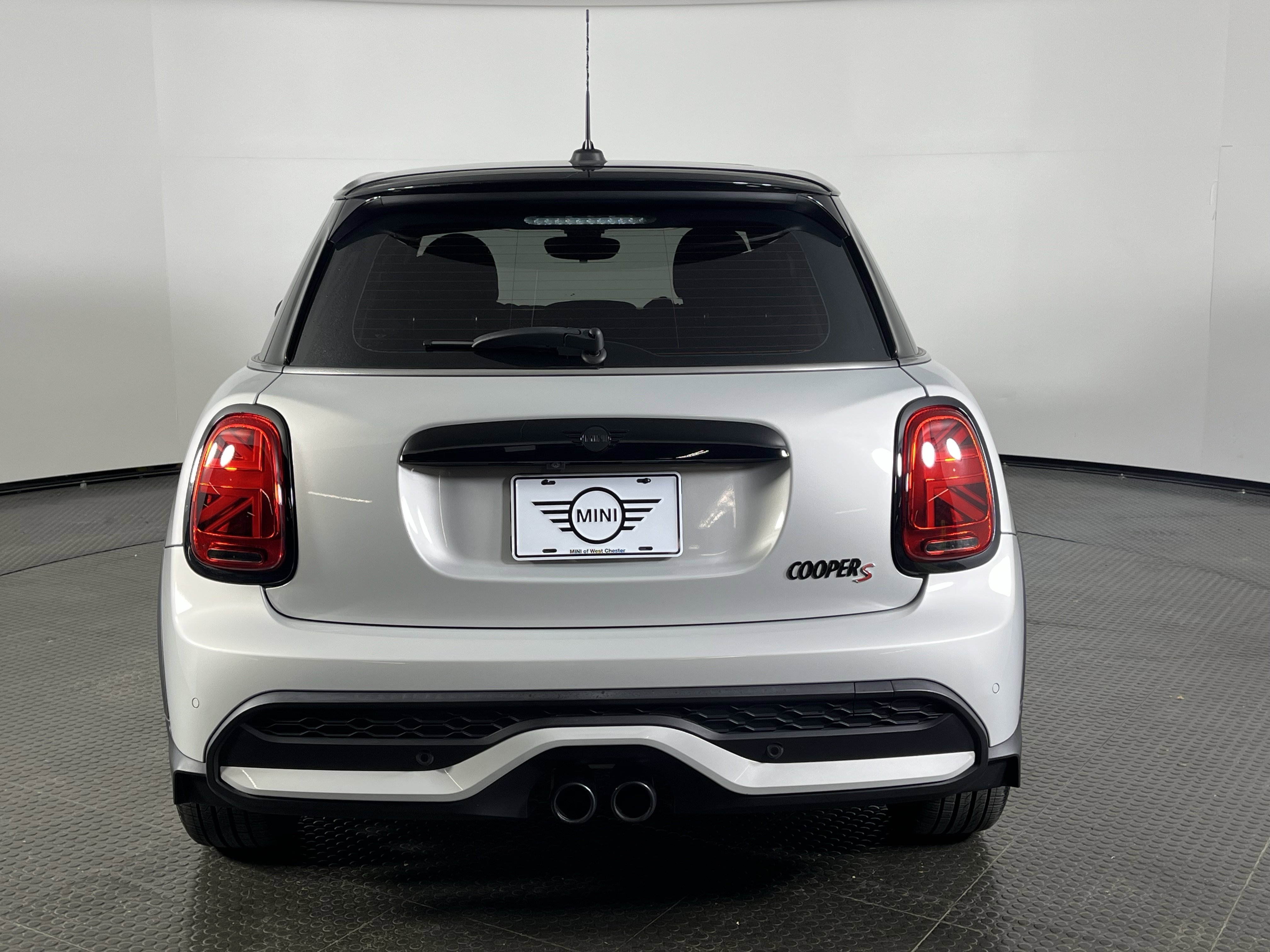 2022 Mini Cooper S Iconic photo 2