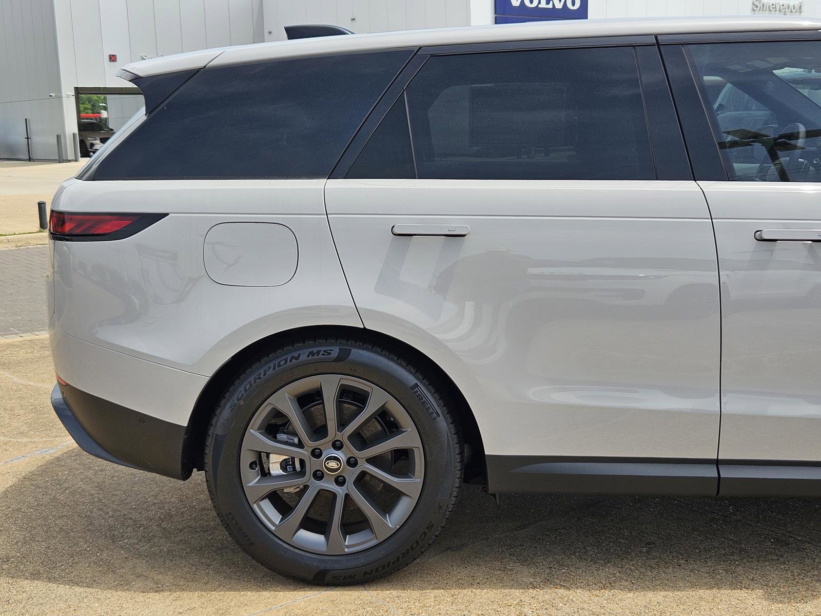 2025 Land Rover Range Rover Sport P360 S photo 4