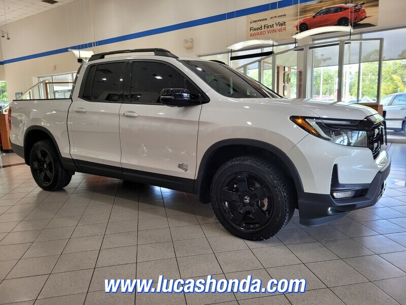 2024 Honda Ridgeline Black Edition photo 2