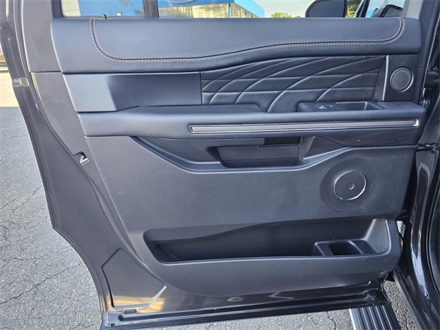 2022 Ford Expedition MAX Platinum photo 14