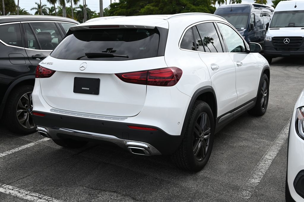 2025 Mercedes Benz GLA 250 photo 4