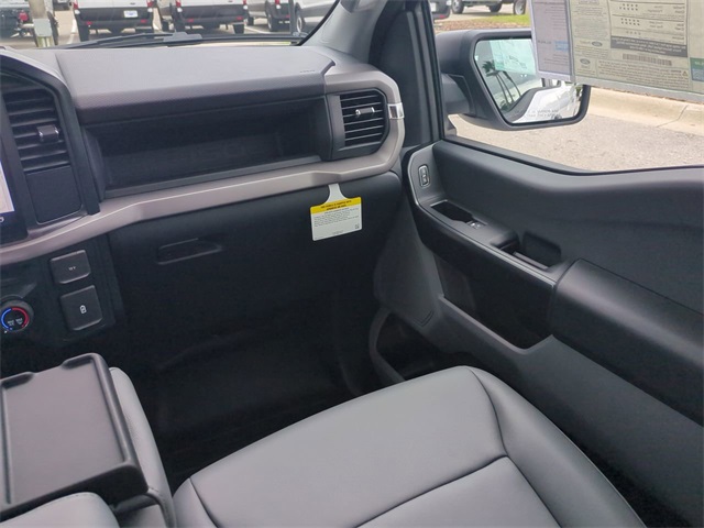 2025 Ford F-150 XL photo 17