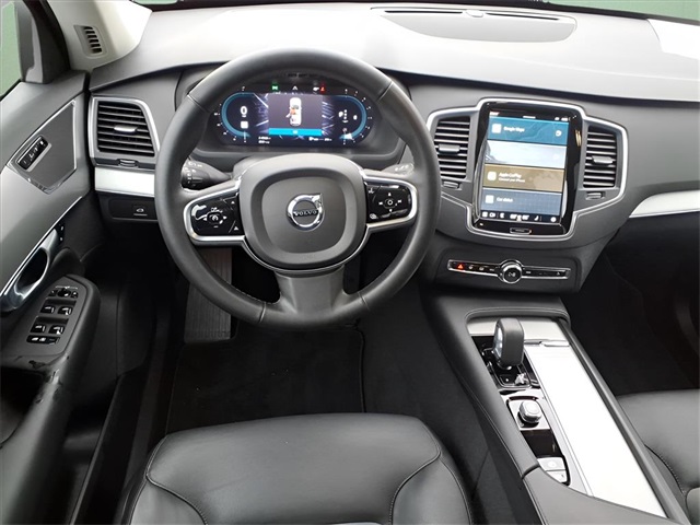 2024 Volvo XC90 B5 Core photo 4