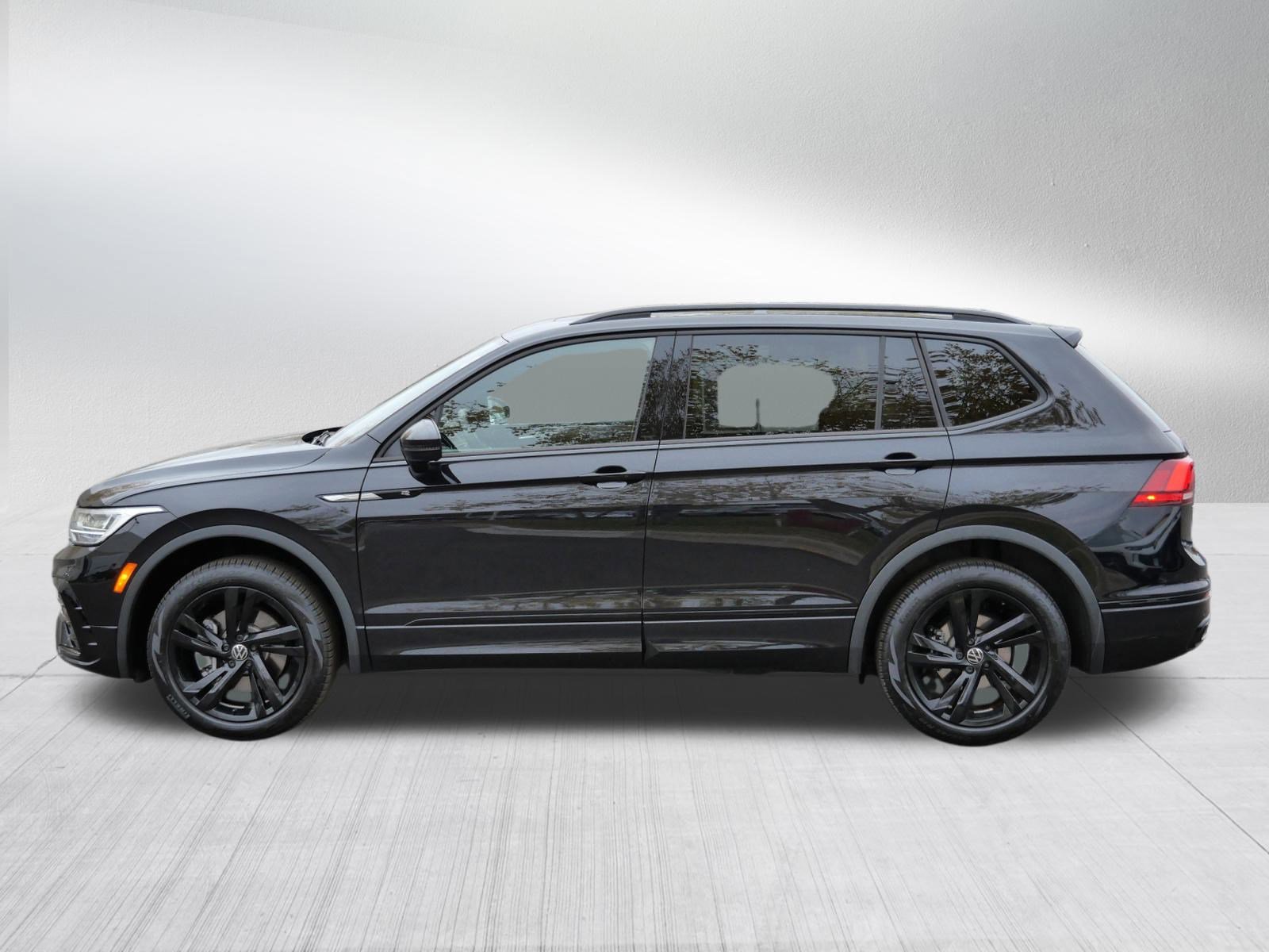 2024 Volkswagen Tiguan SE R-Line Black photo 4