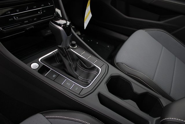 2025 Volkswagen Jetta 1.5T SE photo 9