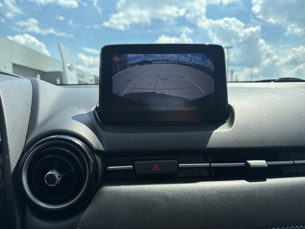 2020 Toyota Yaris LE photo 15