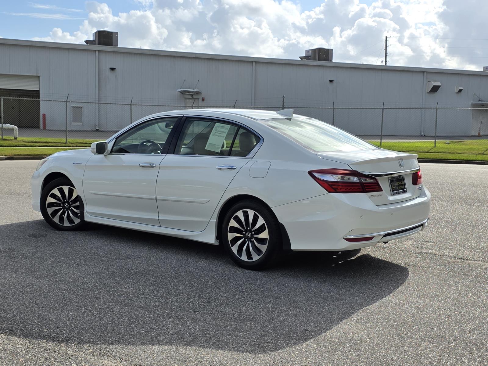 2017 Honda Accord Hybrid Touring photo 2