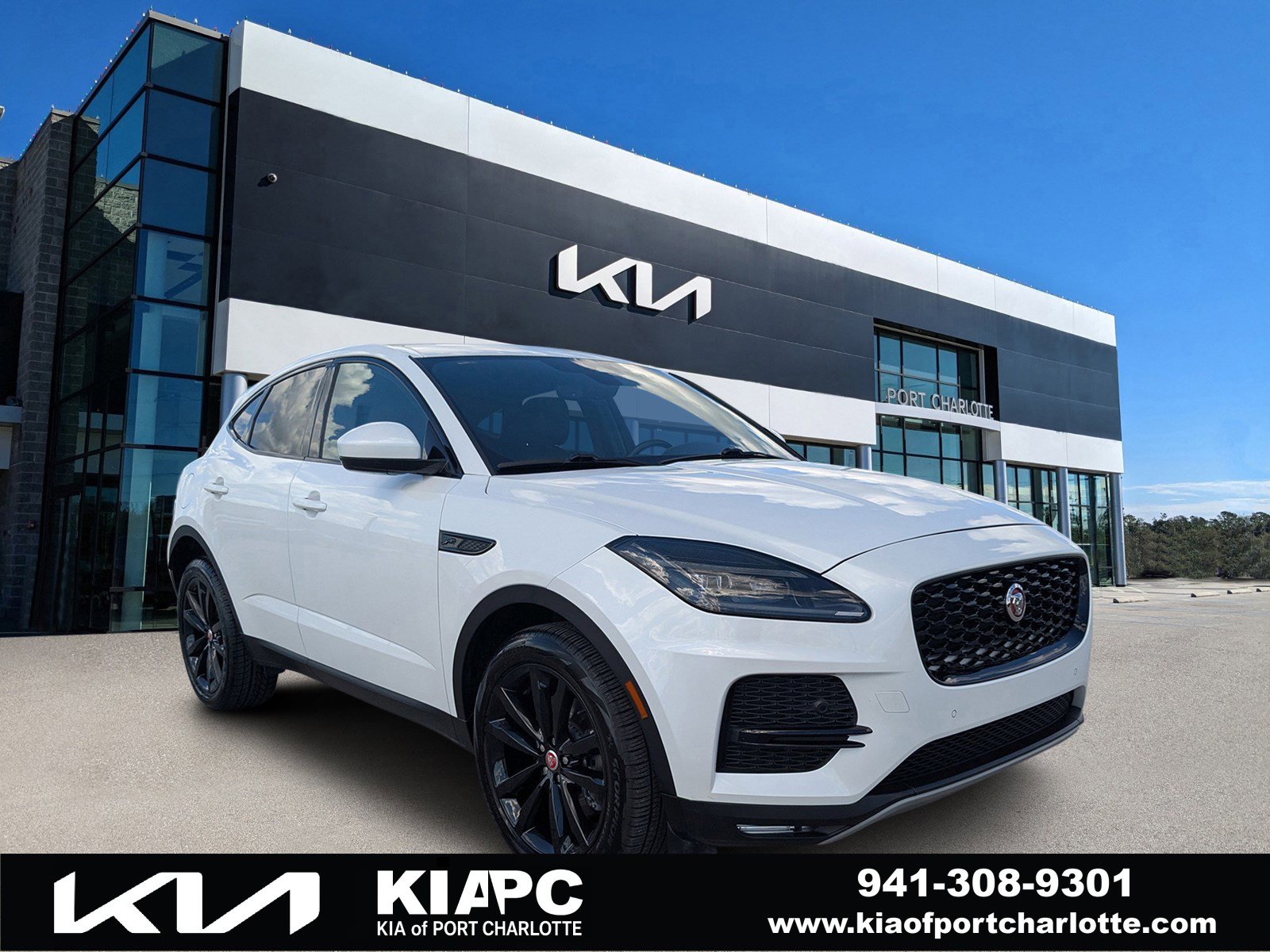2022 Jaguar E-Pace SE's photo