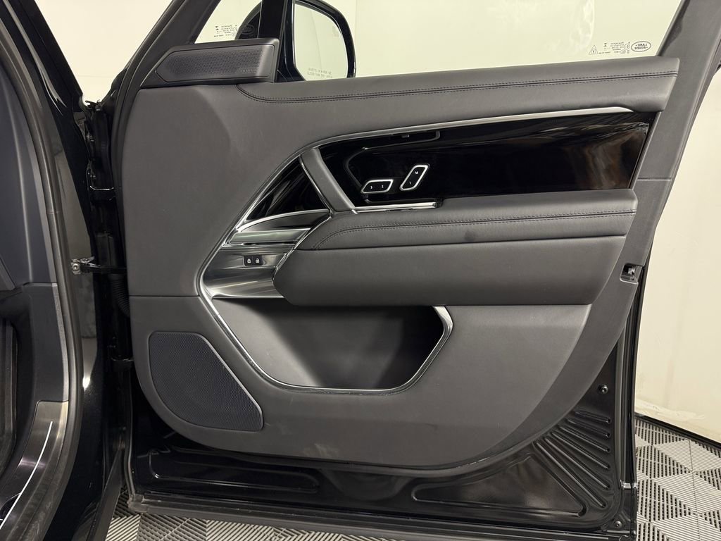 2023 Land Rover Range Rover Autobiography photo 12